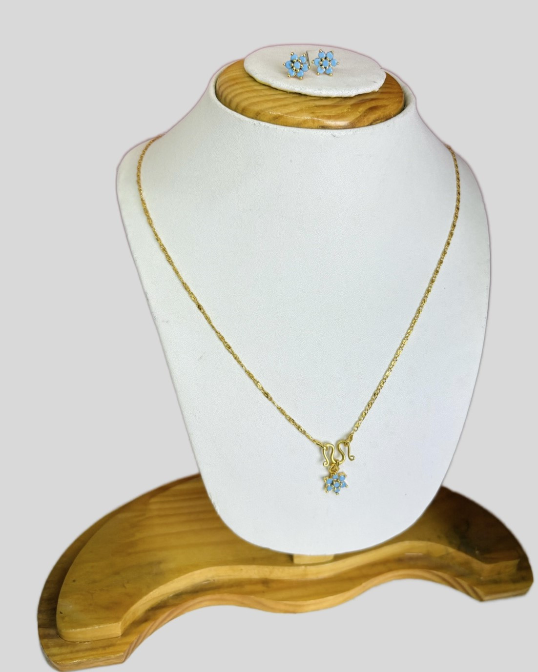 Gold-Toned Four-Leaf Clover Pendant Necklace with Matching Earrings Gold-Toned Four-Leaf Clover Pendant Necklace with Matching Earrings - Image 1