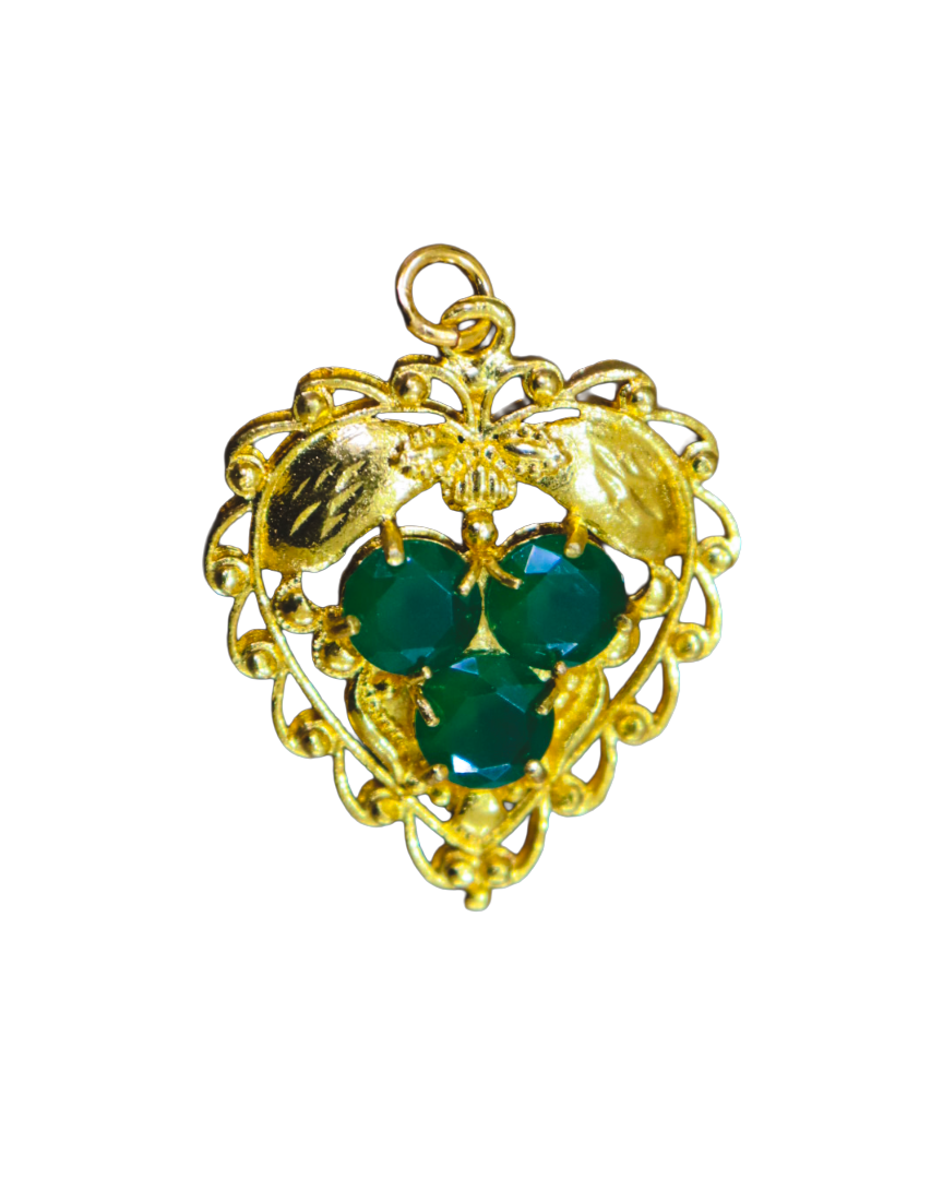 FC09jNgwcTGJw03wWnLb8NiqLN0dvGExswNrOX1A Gold Heart Pendant with Three Emerald Accents – Elegant Jewelry - Image 1