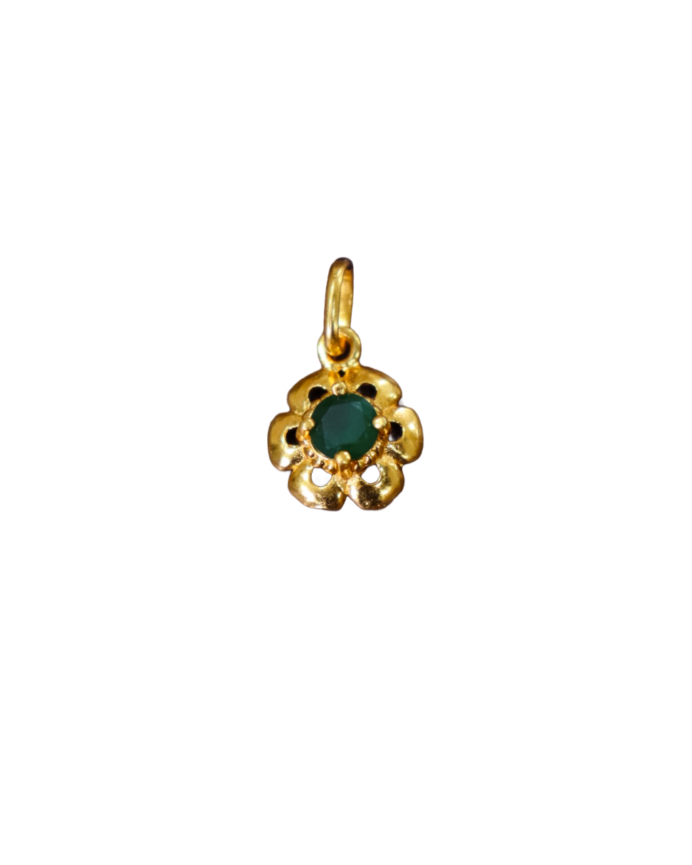 Vintage Gold Flower Pendant with Natural Emerald Gemstone Vintage Gold Flower Pendant with Natural Emerald Gemstone - Image 1